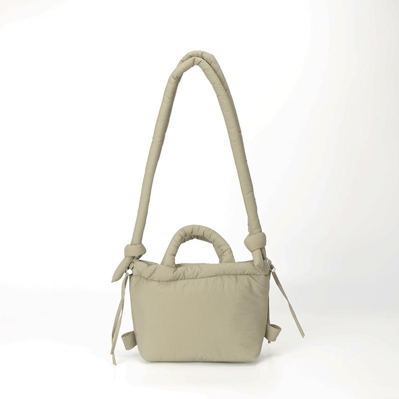 Sac bandoulière et cabas Niche Design 2025 rembourré en coton - Léger, polyvalent, à la mode, couleur unie, sac décontracté à compartiment unique.