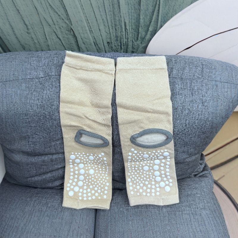 

Two-Pair Package Knee Socks Open Toe Yoga Socks Non Slip Dispensing Toe Socks Half Finger Finger Fitness Pilates Dance Pantyhose Beige two pairs of thumb separation