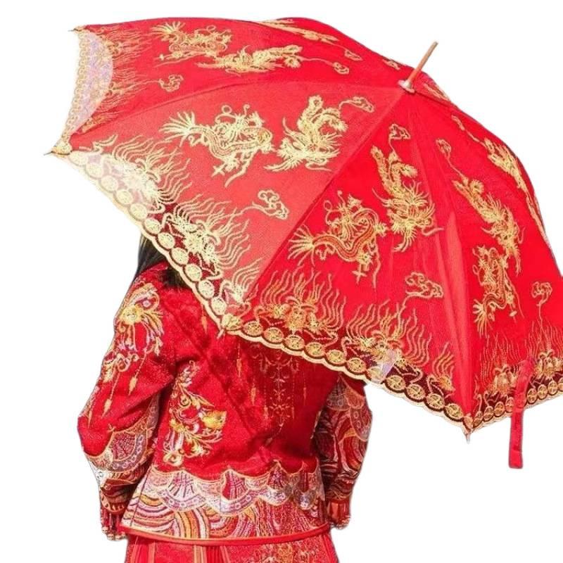 Eleganter roter Brautschirm mit gestickter Spitzkante und langem Griff für Hochzeiten
