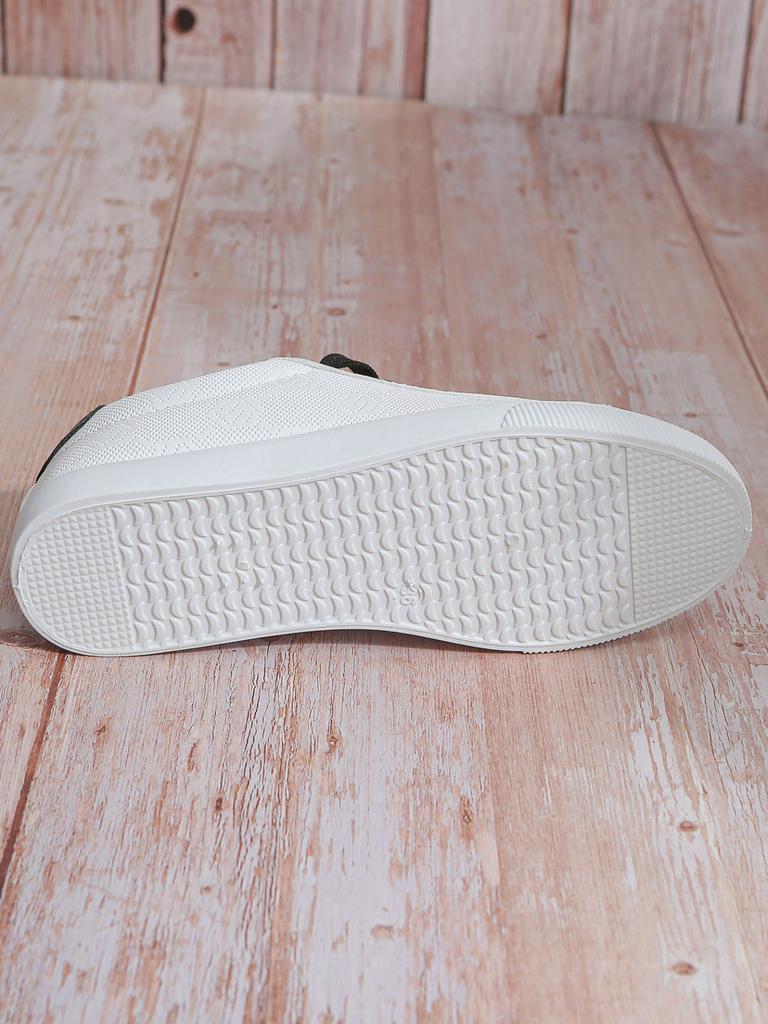 Neue Herbst Schnürschuhe kleine weiße Schuhe Damen flacher Boden Mode weißes Brett Paar Freizeitschuhe Außenhandel