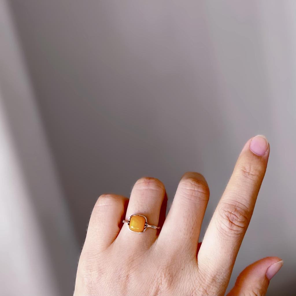 Exquisite S925 Sterling Silver Old Amber Wax Bread Block Ring Stud Earrings