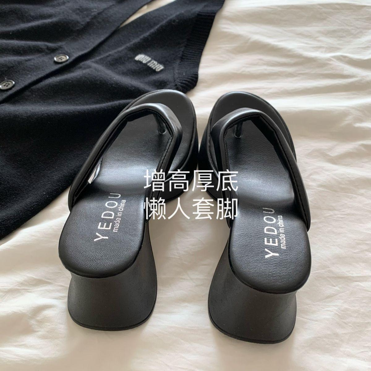 

Трендовая и хорошая версия! Огромные ноги длинные~ расслабление усиливается, и это больше, чем шлепанцы. Женская летняя обувь на танкетке и сандалии с открытым носком. 35