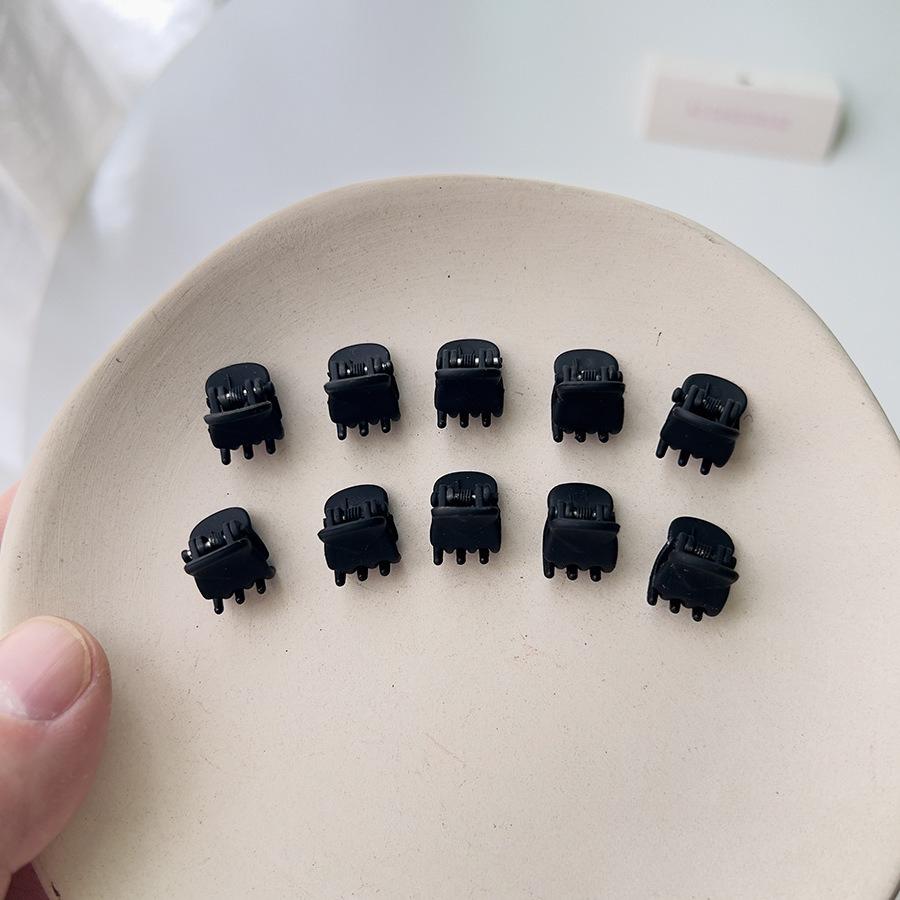 

10 шт. Мультипак Міні Затискачі-Кігтики Чорні Маленькі Шпильки для Зачісок Принцеси Стилізація Бічного Пробору Базовий Набір 1cm