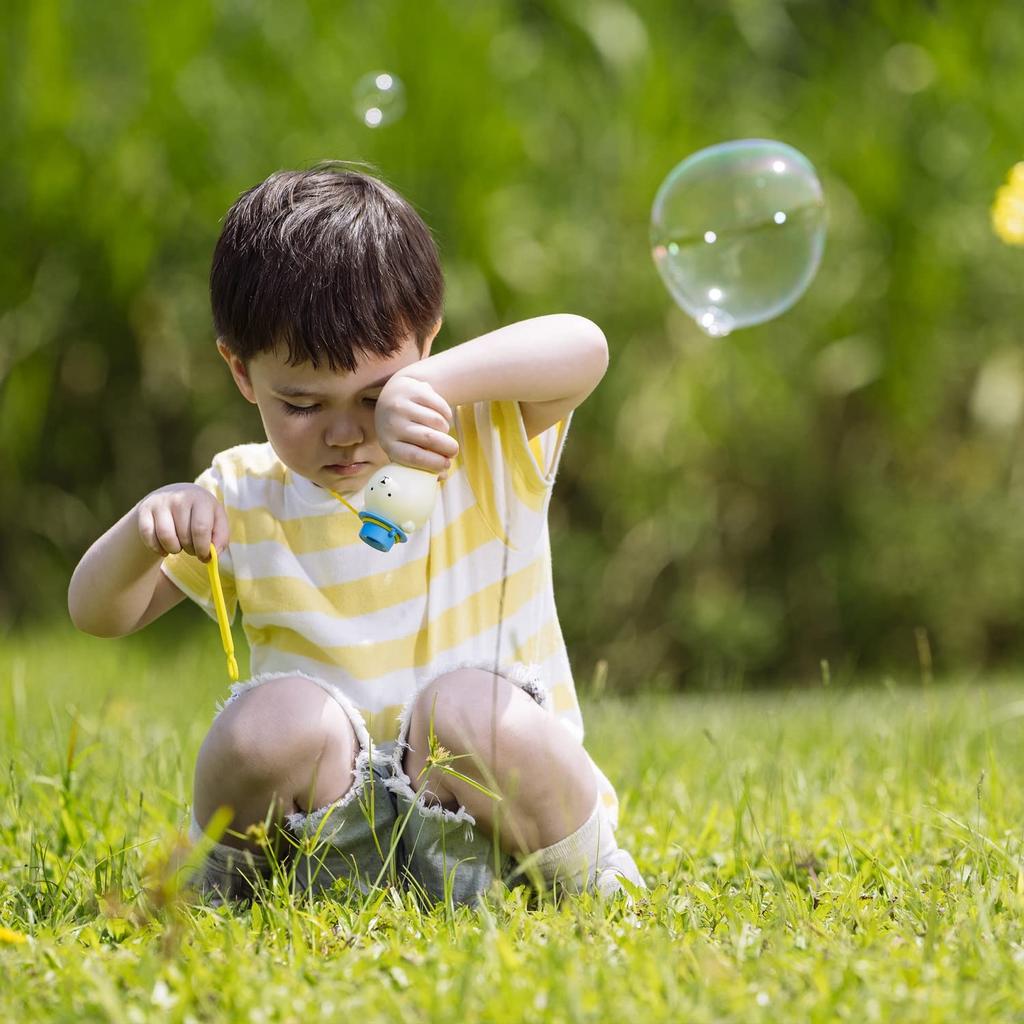 Uncle Bubble Fun Spill-Proof Container, Bubble Liquid & Wand Set (Brown Bear) - Includes specially made bubble liquid. Spill-proof bubble liquid.