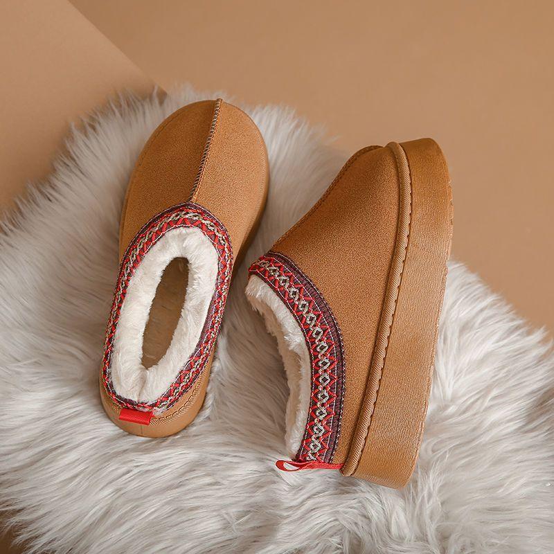 

Winter velvet British cotton shoes, snow boots, women s muffin bottom, thick-soled versatile tide round head embroidered short boots 43 малиновий