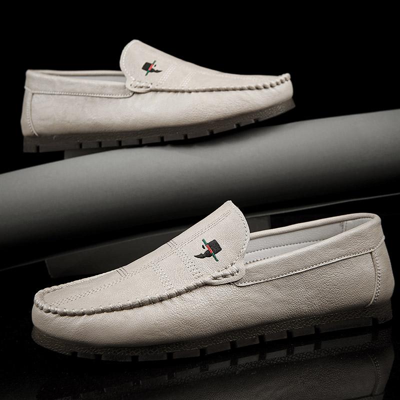 The new Korean-style loafers with beef tendon soles are trendy and breathable for men They are also casual driving shoes