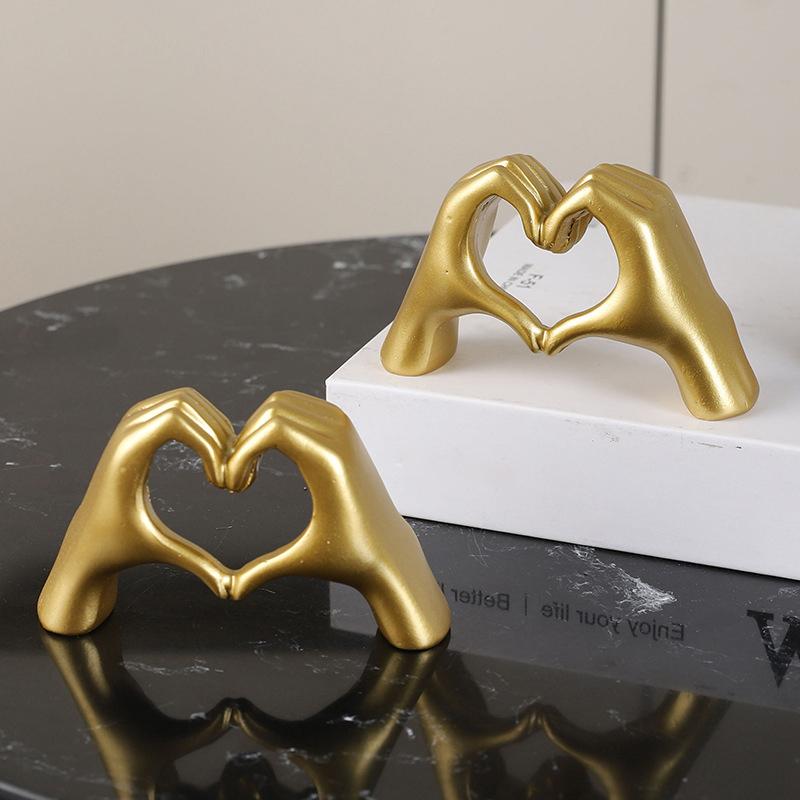 Nordic Style Heart-Shaped Golden Carved Resin Abstract Hand Love Figurine Heart Wedding Home Decor