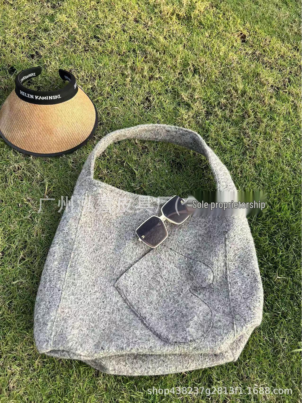 

Women s Large Capacity Lambswool Shoulder Tote - Mother-Child, New Cross-Border Lazy Style 34*17*34 cm сірий колір