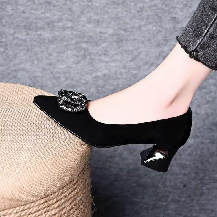 Chaussures simples à talons moyens à strass à bouche peu profonde françaises pour femmes 2025 automne nouveau une pédale polyvalent mode tempérament talons hauts