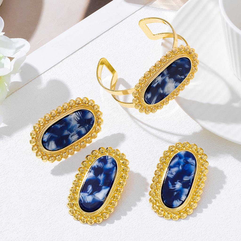 Retro Light Luxury Leopard Print Metal Three-Piece Set, Earrings, Rings, Bracelets, Exaggerated Personalized Women'S Jewelry.