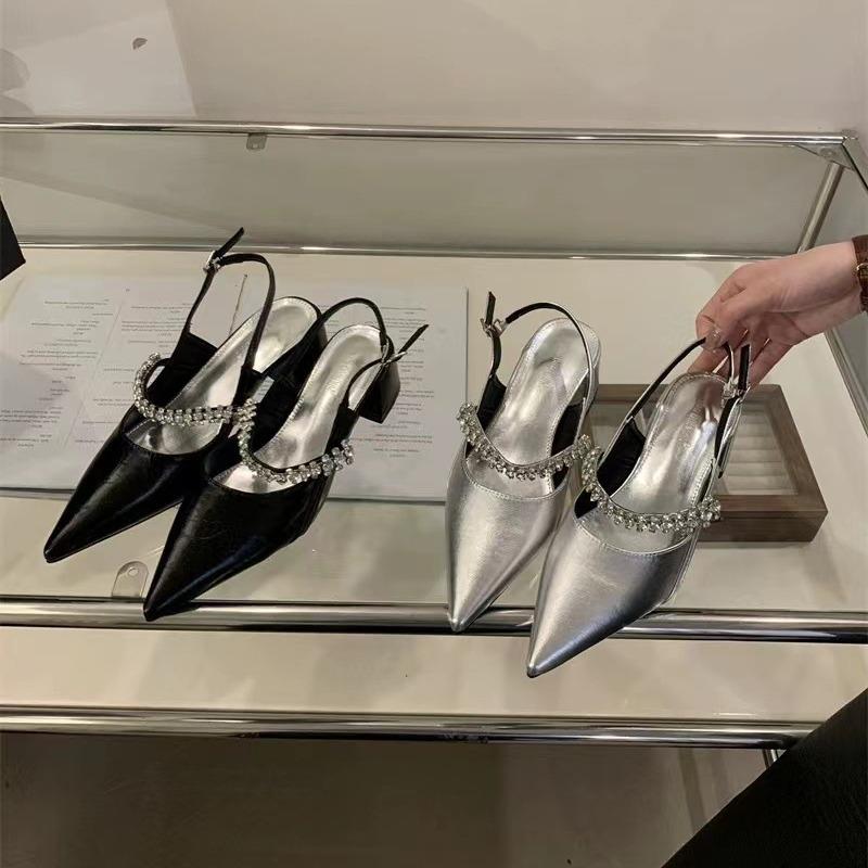 

2025 весна и осень новые нишевые туфли-лодочки с острым носом на низком каблуке с металлической цепочкой серебристые с открытым верхом на плоской подошве сандалии с закрытым носком женские 39 серебряный