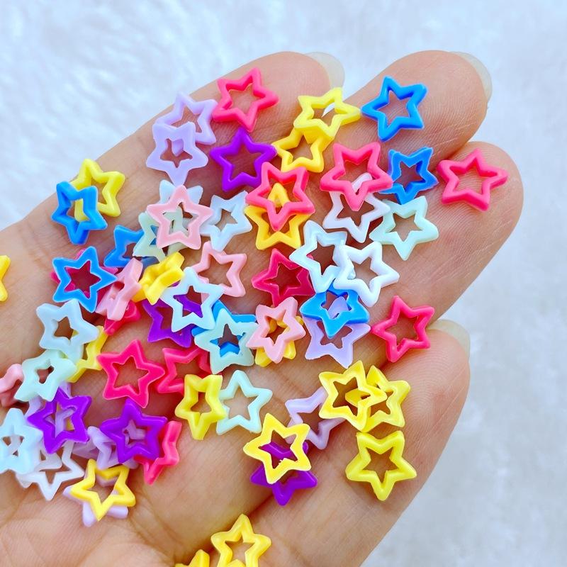 100 Stück neue, niedliche 8 mm Mini-Macaron-Sterne aus Kunstharz mit flacher Rückseite, Maniküre-Verzierungen für Haarschleifen und Accessoires