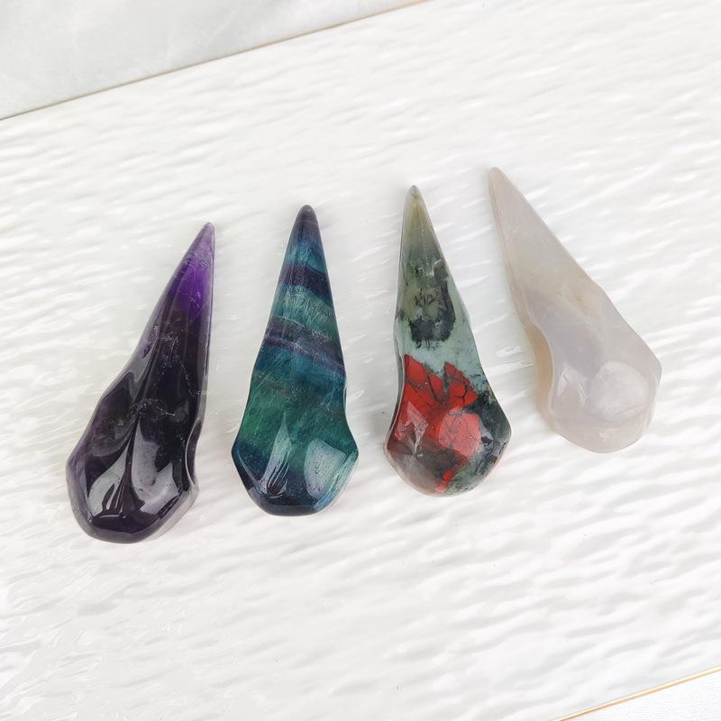 

Natural Crystal Moss Agate Crow Skull Pendant Ornament African Bloodstone
