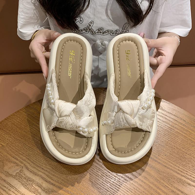 Coole Hausschuhe Damen Sommer Außenmode 2025 neu schön mit Rock Plateau Strandsandalen schwangere Frauen Ein-Wort