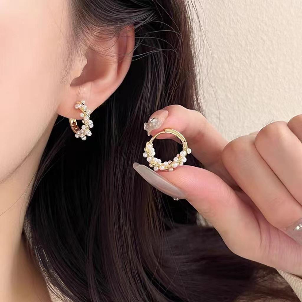 S925 Silver Needle Pearl Flower Stud Earrings - High-End Retro Jewelry for Autumn/Winter