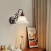 Französische Mid-Century Blumenwandleuchte in Retro-Walnuss - Kreatives Nanyang-Stil Nachttischlicht
