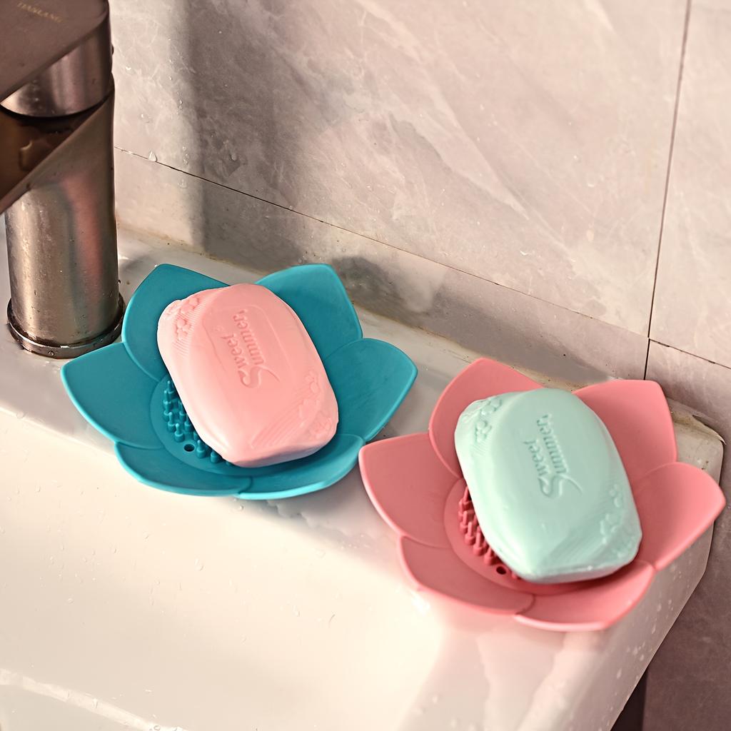 3pcs of lotus-shaped soap holders. They are self-draining bathroom soap racks, portable, and can be used in the kitchen