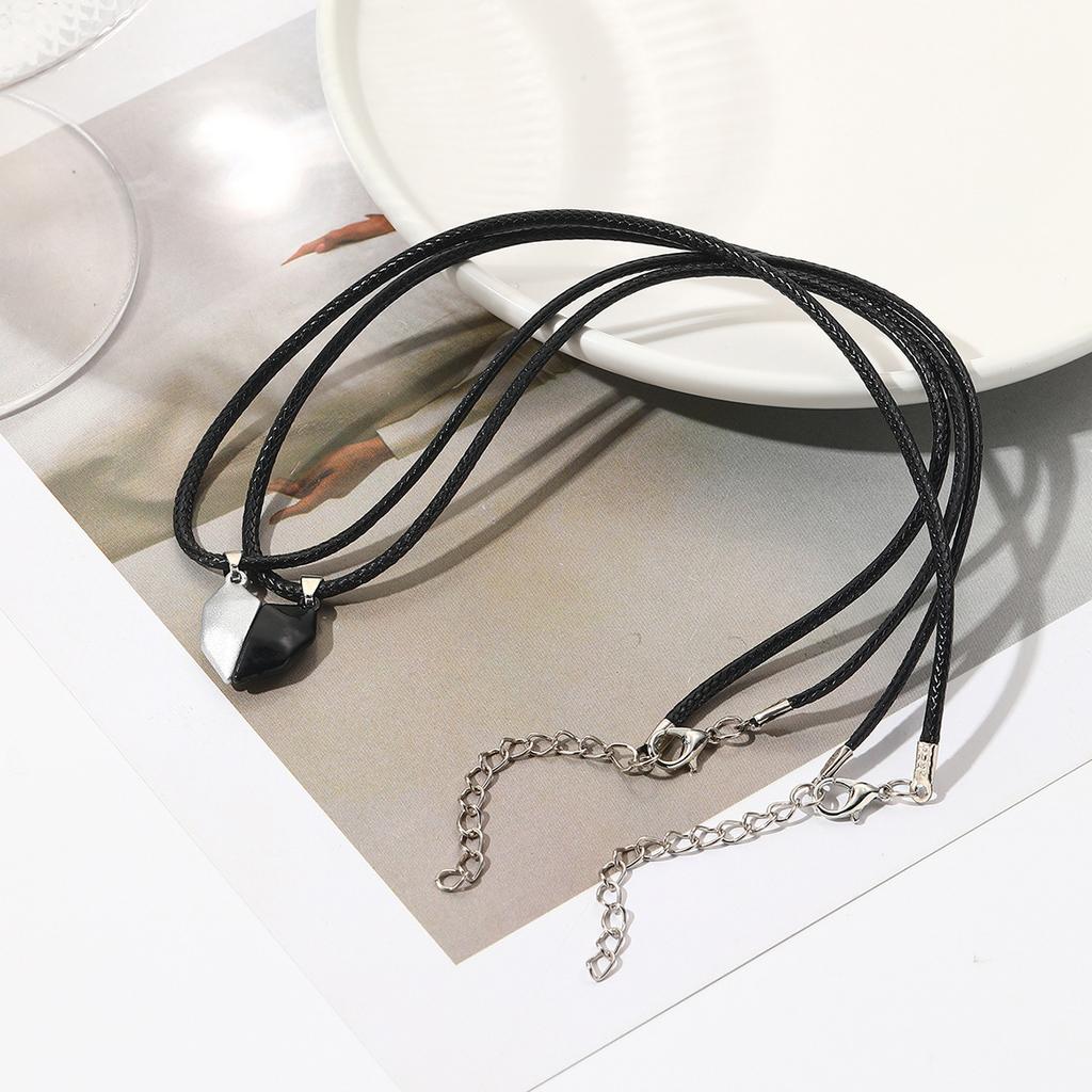Colar para Mulheres Simples Colar Joias Quente Amor Homens e Mulheres Colar de Amor Magnético Preto e Branco Conjunto de Colares para Casal Colar Elegante