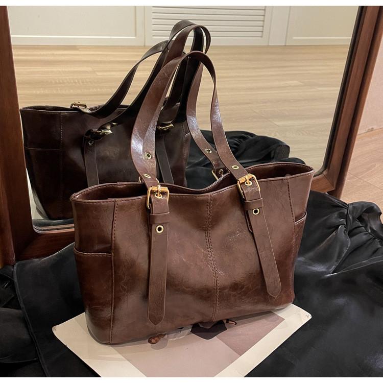 

Stylish And Simple Car Stitched Texture Shoulder Bag For Women 2024 Winter New Single Shoulder Handbag кавовий