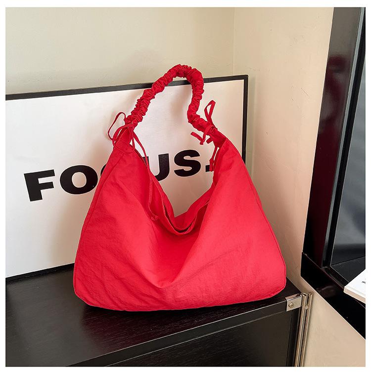 2025 New Pleated Drawstring Shoulder Strap Bag Lazy Wind Large Capacity Shoulder Messenger Bag Solid Color Versatile Tote Bag