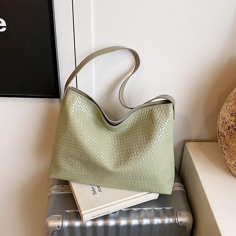 New Stylish Simple Large-capacity Shoulder Bag Casual Versatile Commuter Portable Tote Bag Tide