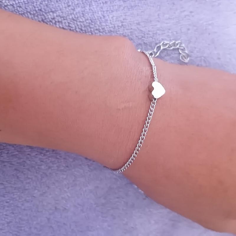 An Elegant Heart-shaped Women's Bracelet with A Fashionable and Simple Heart-shaped Design, Perfect for Women To Wear Jewelry