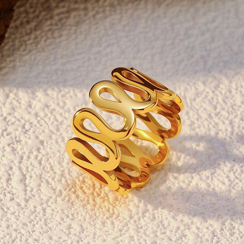 European and American cold punk ring simple 18K gold vacuum electroplating titanium casting steel ring spot