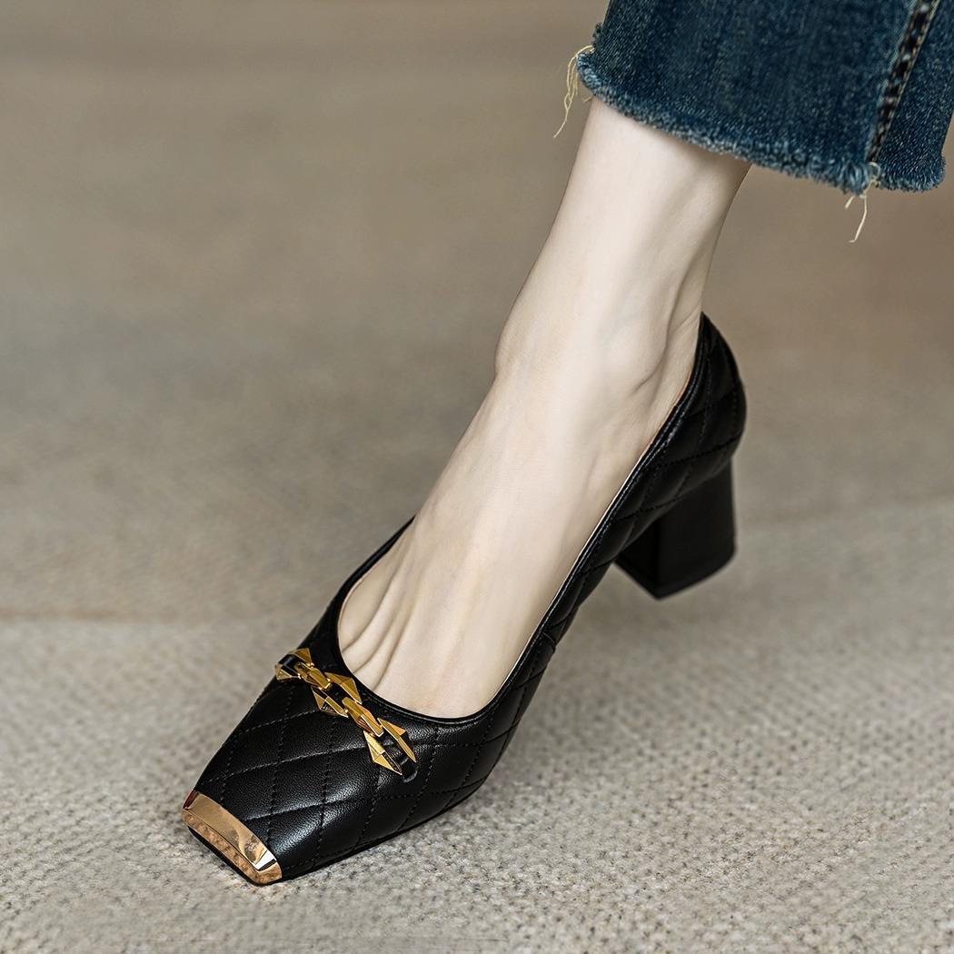 

2025 spring and autumn new French retro square head thick heel metal chain small leather shoes thick heel soft sole grandma single shoes 34