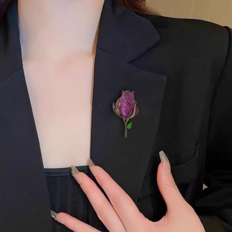 Luxury Crystal Vintage Roses Brooch for Women Shiny Rhinestone Brooches Pin Banquet Wedding Party Charm Jewelry