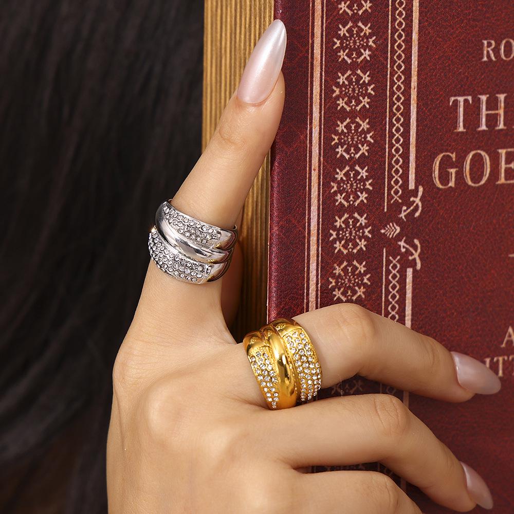 Europäisch-amerikanischer Geometrischer Mehrschichtiger Diamantring, Hip-Hop-Mode, 18K Vergoldetes Edelstahl-Design