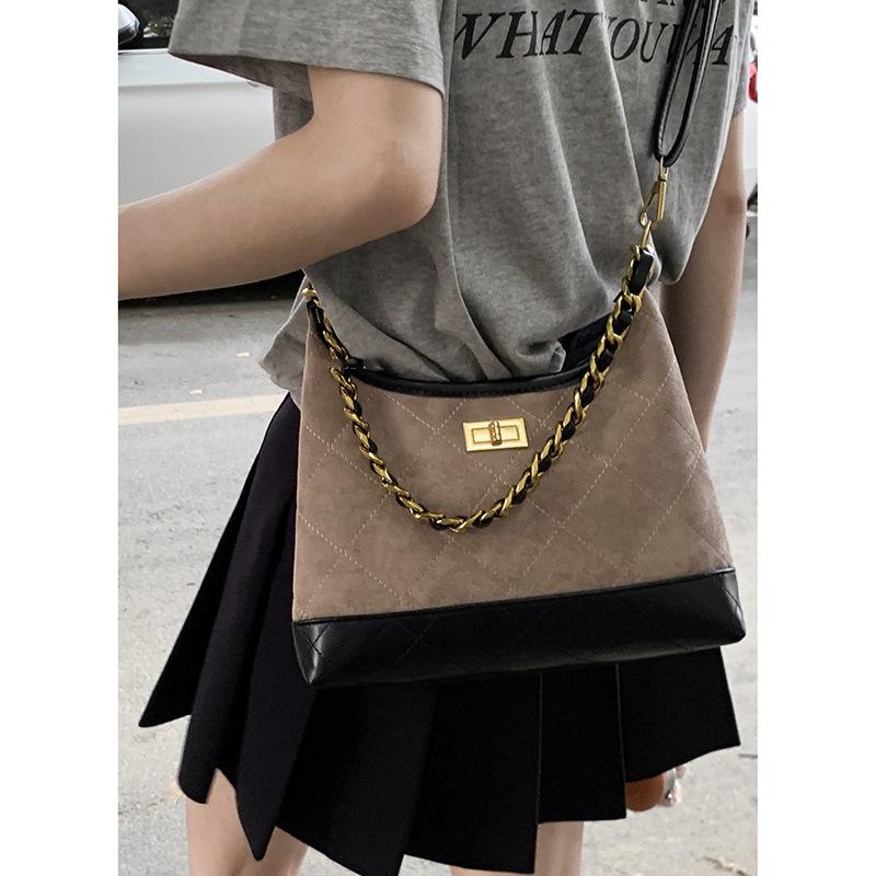 Vintage suede underarm bag women's 2025 new trendy fashion Korean small fragrance style rhombus chain bag crossbody bag