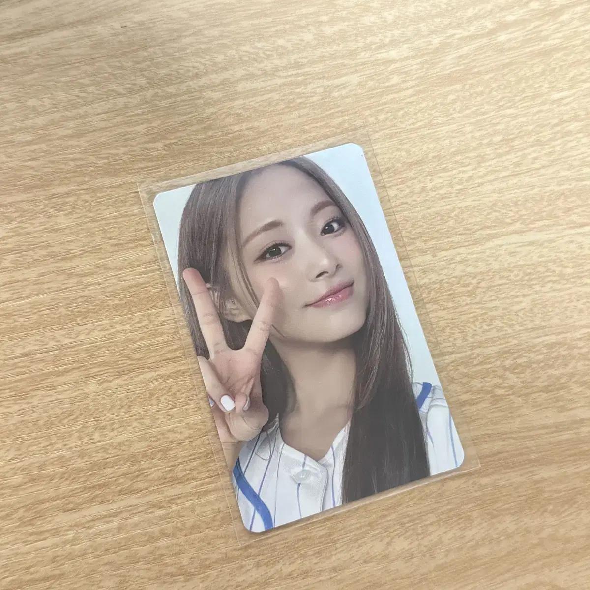 

Twice Фотокарточка в честь 9-й годовщины магазина Twice Tzuyu на 40 000 вон