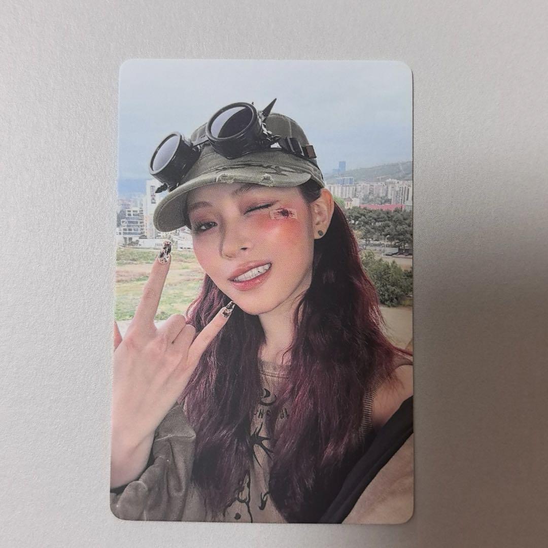 

[USED] ITZY Ryujin GWBG jingdong1.0 Chinese Lucky Doll Trading Card