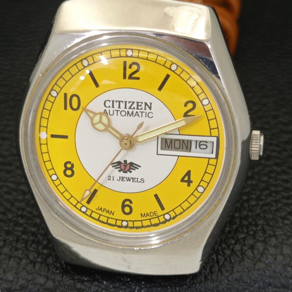 JAPAN MENS VINTAGE CITIZEN AUTOMATIC 8200 YELLOW COLOR DIAL WATCH A500249-2 R151b-a500249