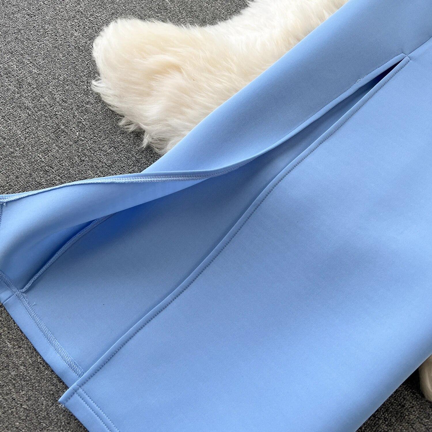 Элегантное платье с открытой спиной и высокой талией — фото 10