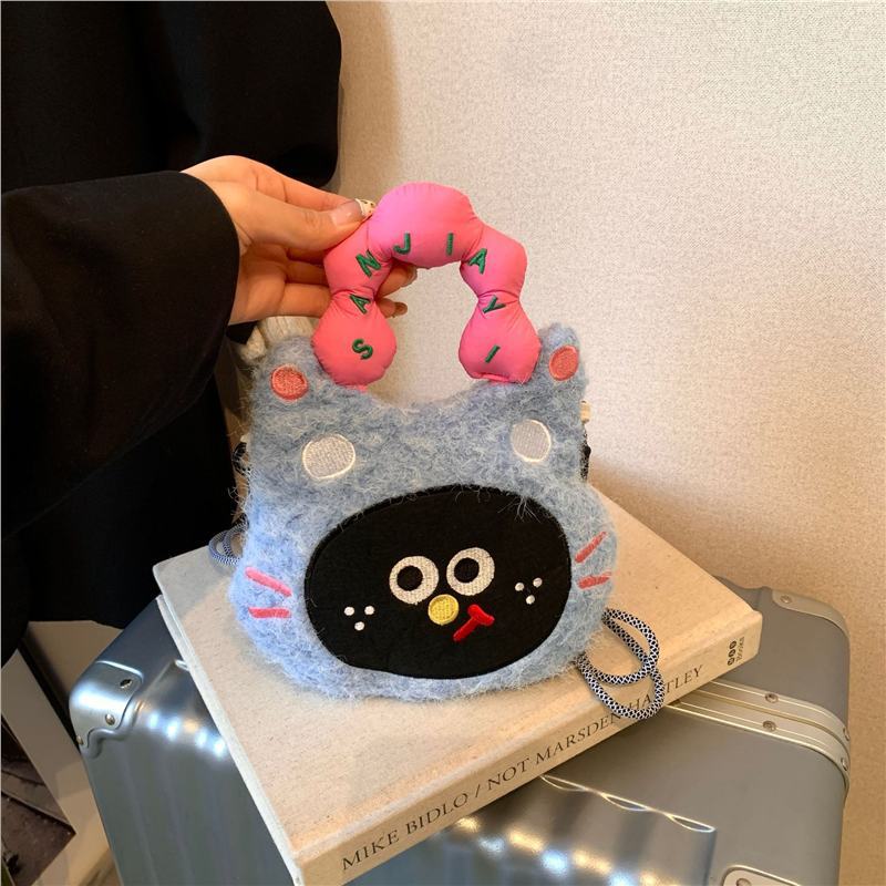 Cute cartoon foreign style mobile phone bag, exquisite personality, plush small storage bag, niche design, high-end shoulder bag