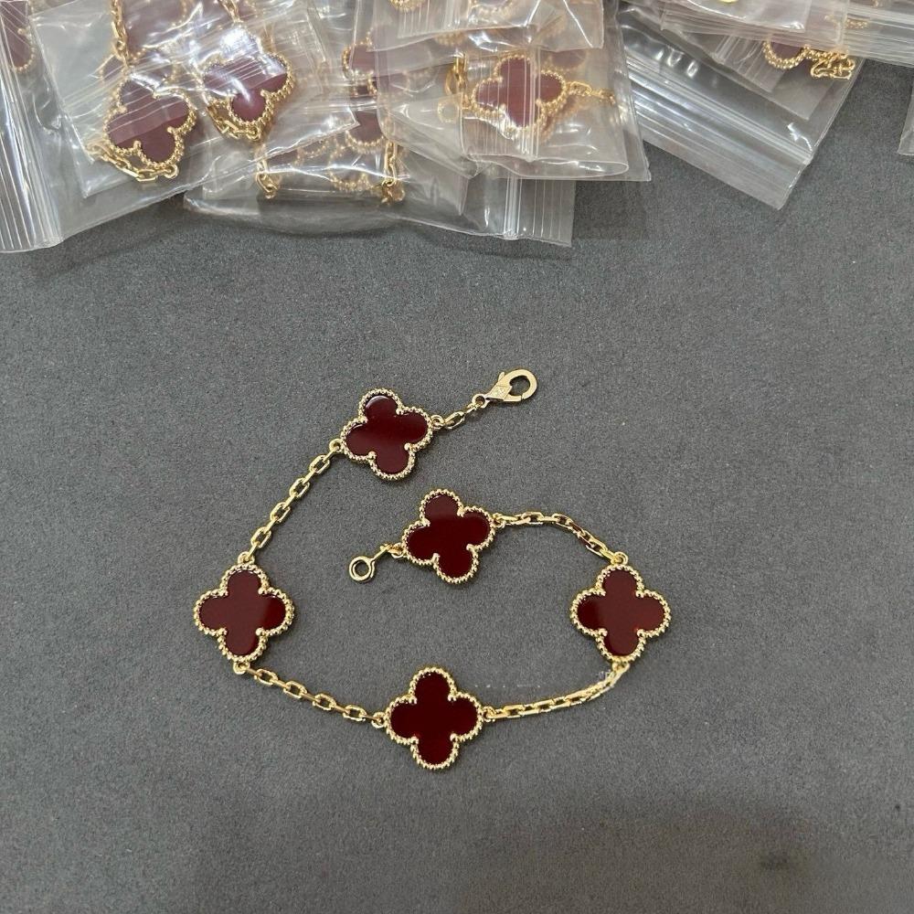 Hochwertiger roter Chalcedon Laser vierblättriges Kleeblatt fünfblütiges Armband 18K Roségold leichter Luxusschmuck Geschenk für Freundin