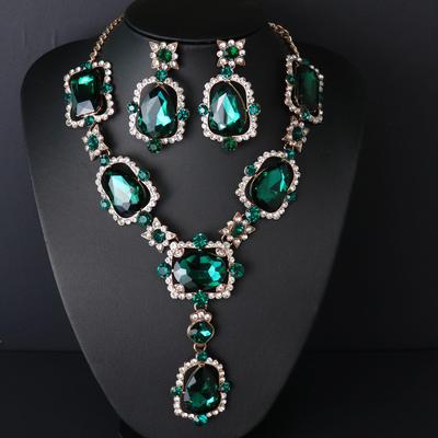 Set mit Halskette und Ohrringen, 2-teiliges Set mit Halskette und Ohrringen im Retro-Stil aus Legierung mit Kristallen