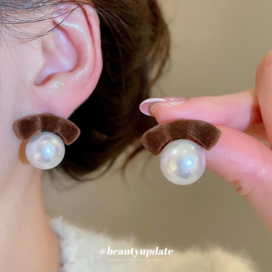 Silver Needle Pearl Bow Stud Earrings - Retro High-End Niche Atmosphere