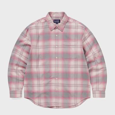 Esta nunca es esa camisa de franela a cuadros rosa