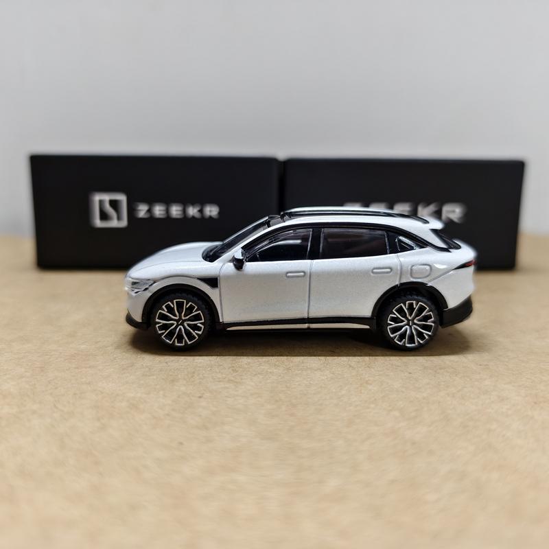 1:64 Zeekr 7X SUV Modèle de Voiture en Alliage Moulé sous Pression Métal Véhicule à Énergie Nouvelle Modèle de Voiture Échelle Miniature Simulation Collection Jouet pour Enfants Cadeau