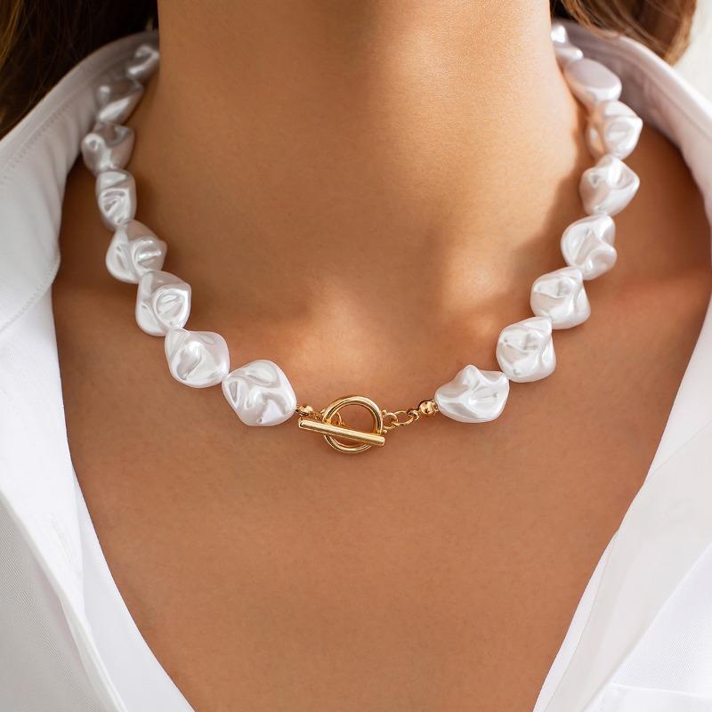 Fashion Irregular Shaped Faux Pearl Light Luxury Metal Clavicle Necklace Jewelry