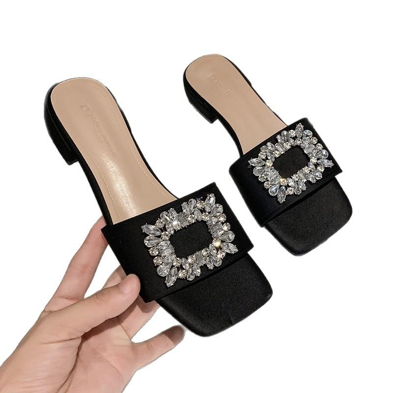 Xiaoxiangfeng pearl slippers women's summer wear 2025 new versatile Internet celebrity fairy style thick heel sandals