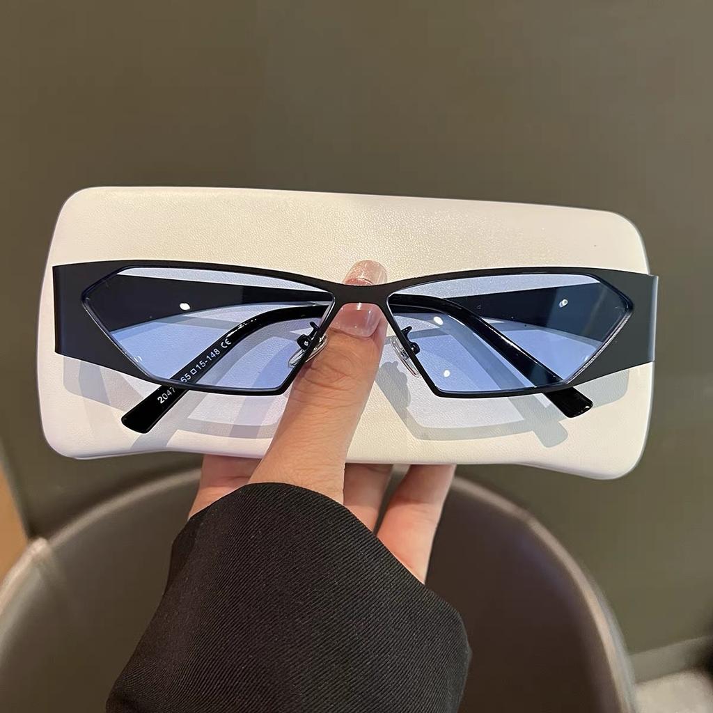 Y2K Millennial Style Cyberpunk Sunglasses Narrow Frame Dancing Sunglasses Babes Personality Advanced Sense
