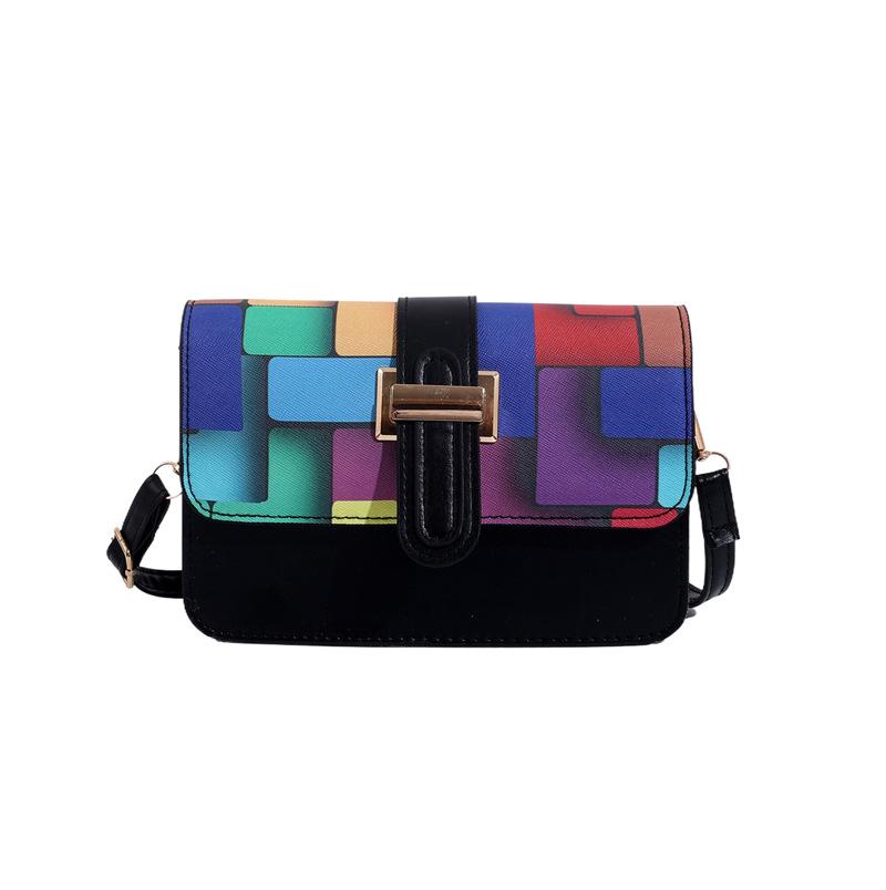 

Корейская версия модной и простой контрастной клетчатой сумки для женщин 2024 года, весна-лето, новая сумка через плечо с цепочкой, маленькая квадратная сумка через плечо чёрный