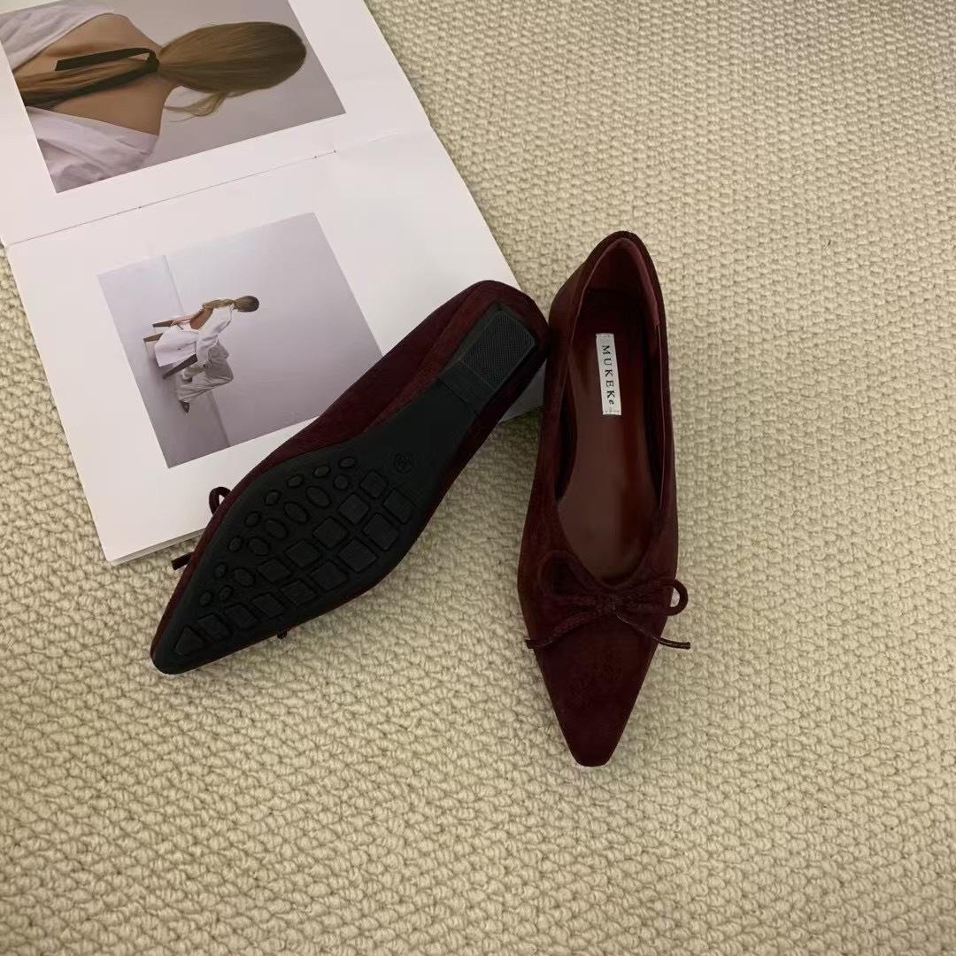 

Suede pointed commuter single shoes women s 2025 autumn new versatile French bow light slope heel Mary Jane shoes 39