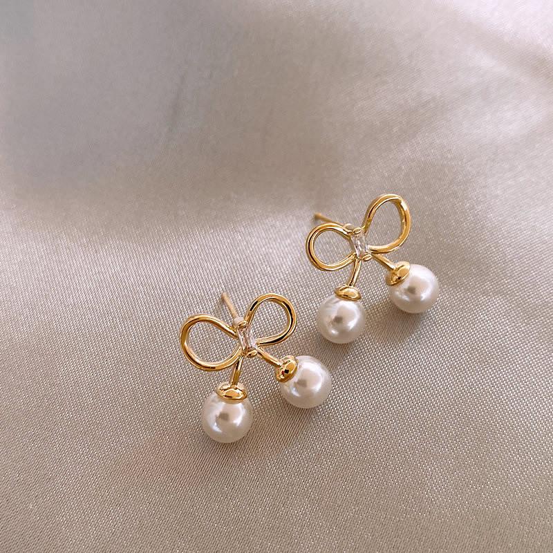 Bow Pearl Stud Earrings Compact Versatile Stud Earrings Fashion Temperament Earrings Women