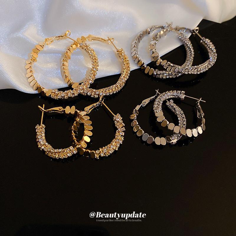 Silver Needle Minimalist Round Tassel Earrings: Light Luxury Ear Cuffs with Chic, High-End Style