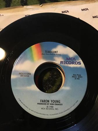 

7inch Record FARON YOUNG - Tearjoint MCA41292 MCA 1980 US Country/Folk Used