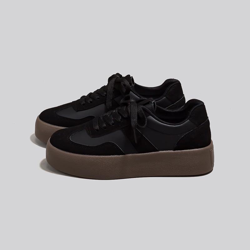 Autumn Retro German Trainer: Versatile White Casual Sneakers for Women F8862